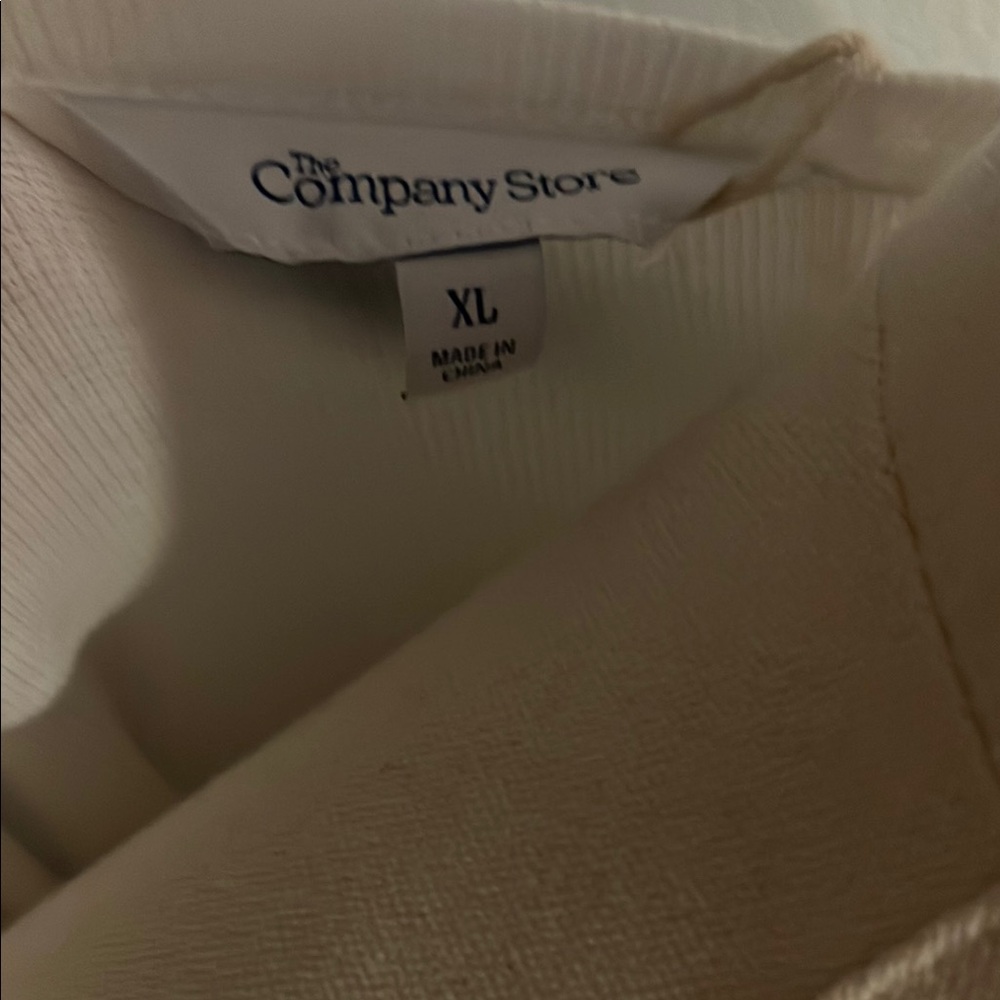 NWT The Company Store White Buttoned Relaxed Blouse - Picture 2 of 5